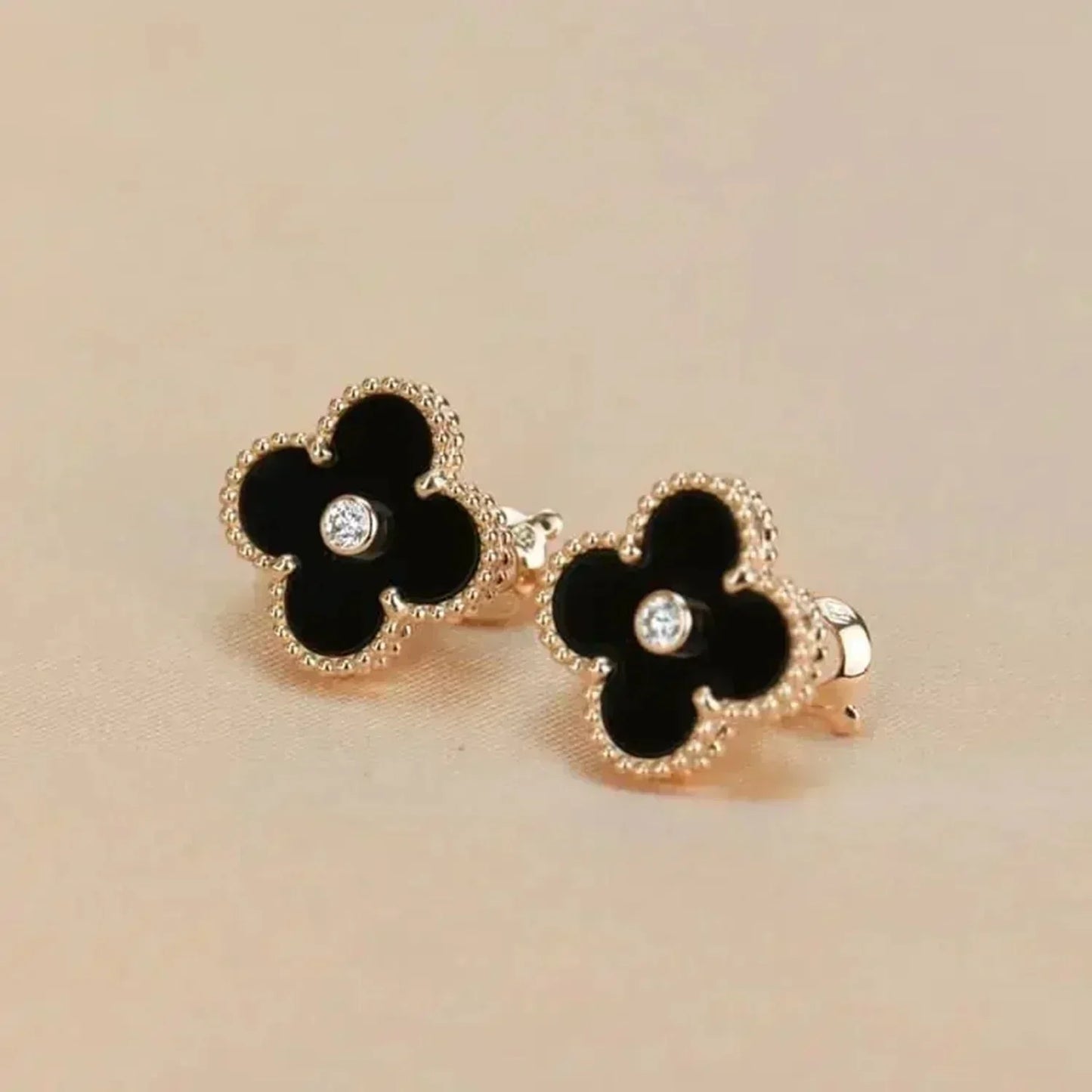 [：Polaidi Jewelry]CLOVER MEDIUM 1 MOTIFS ONYX DIAMOND EARRINGS