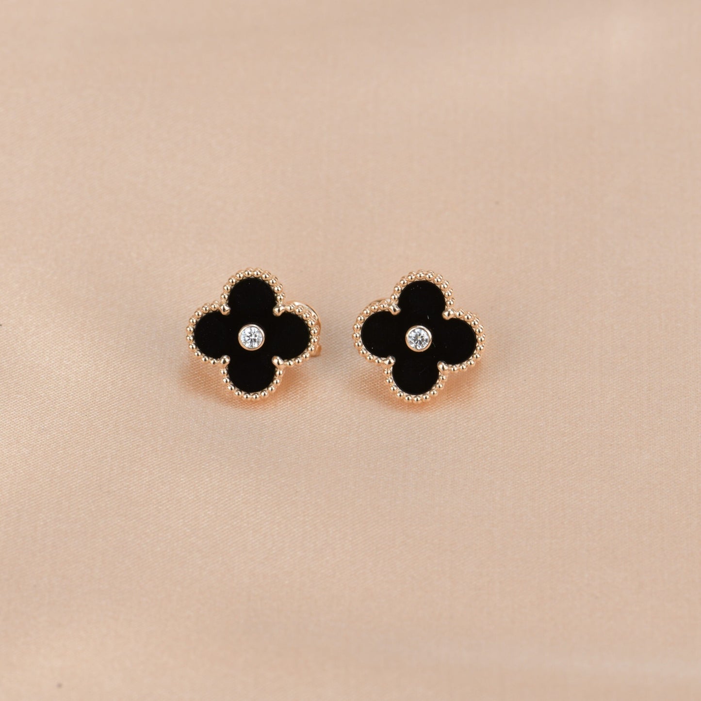 [：Polaidi Jewelry]CLOVER MEDIUM 1 MOTIFS ONYX DIAMOND EARRINGS