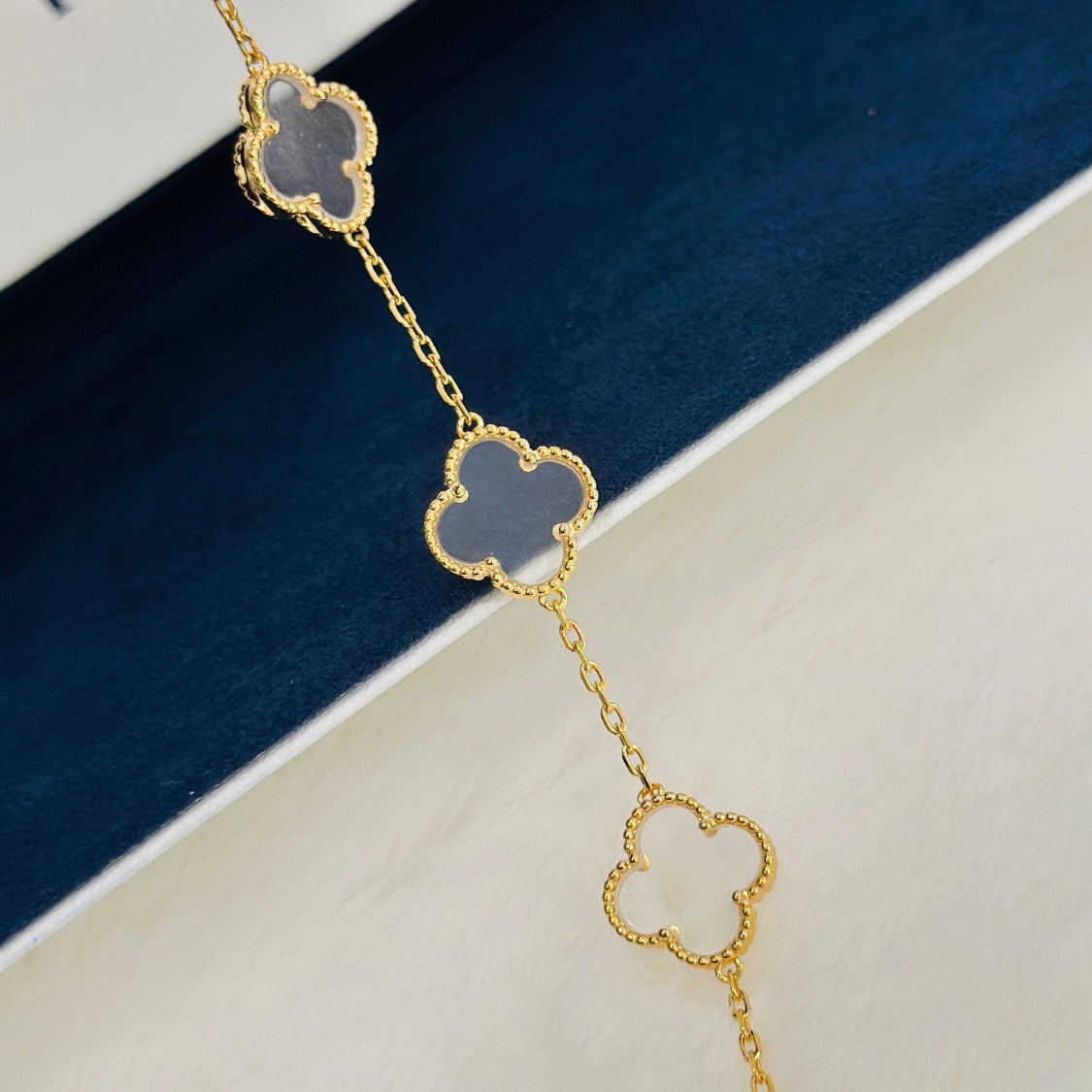 [：Polaidi Jewelry]CLOVER 5 MOTIF ROCK CRYSTAL PINK GOLD BRACELET