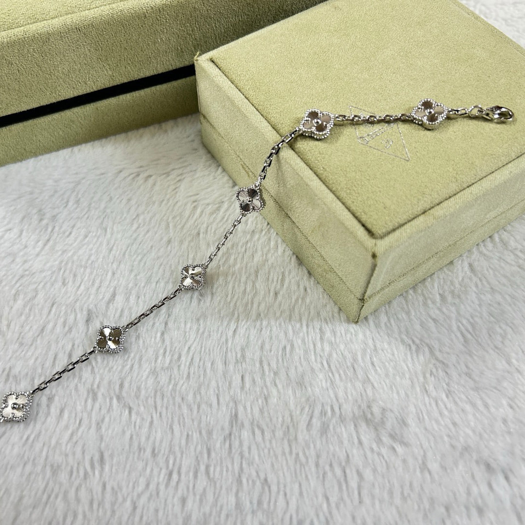 [Polaidi Jewelry]CLOVER 6 MOTIF DIAMOND BRACELET