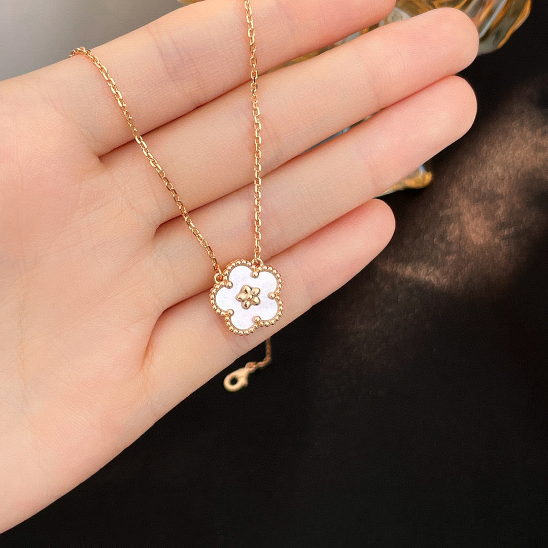 [：Polaidi Jewelry]LUCKY  WHITE MOP  PLUM BLOSSOM NECKLACE