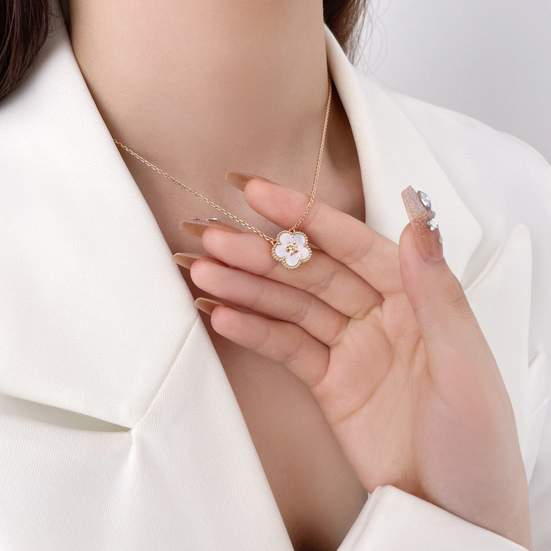 [Polaidi Jewelry]LUCKY  WHITE MOP  PLUM BLOSSOM NECKLACE