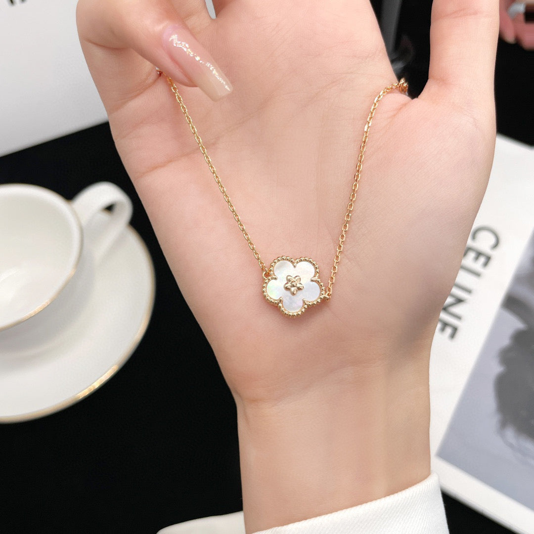 [：Polaidi Jewelry]LUCKY  WHITE MOP  PLUM BLOSSOM NECKLACE