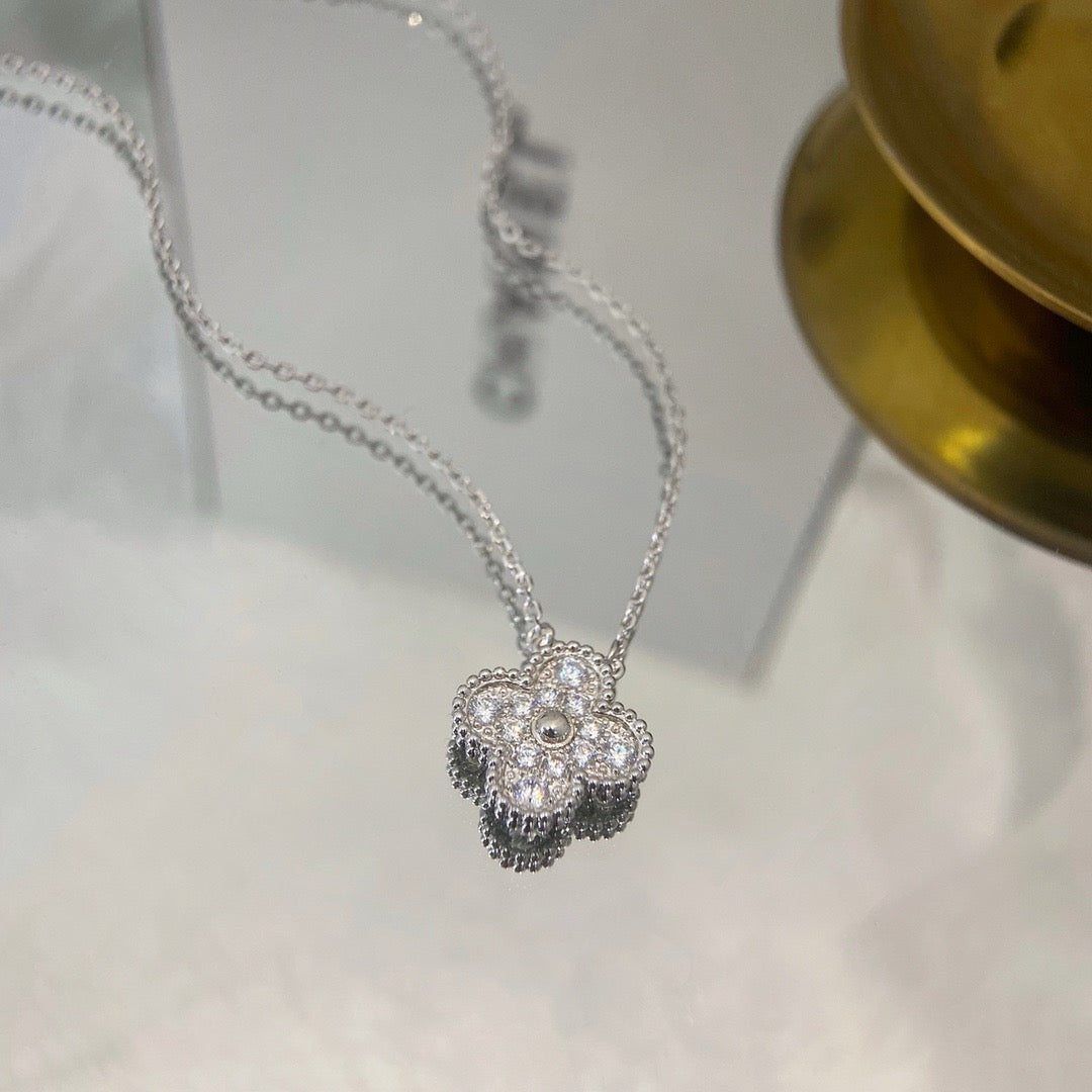 [Polaidi Jewelry]CLOVER 15MM DIAMOND SINGLE FLOWER NECKLACE
