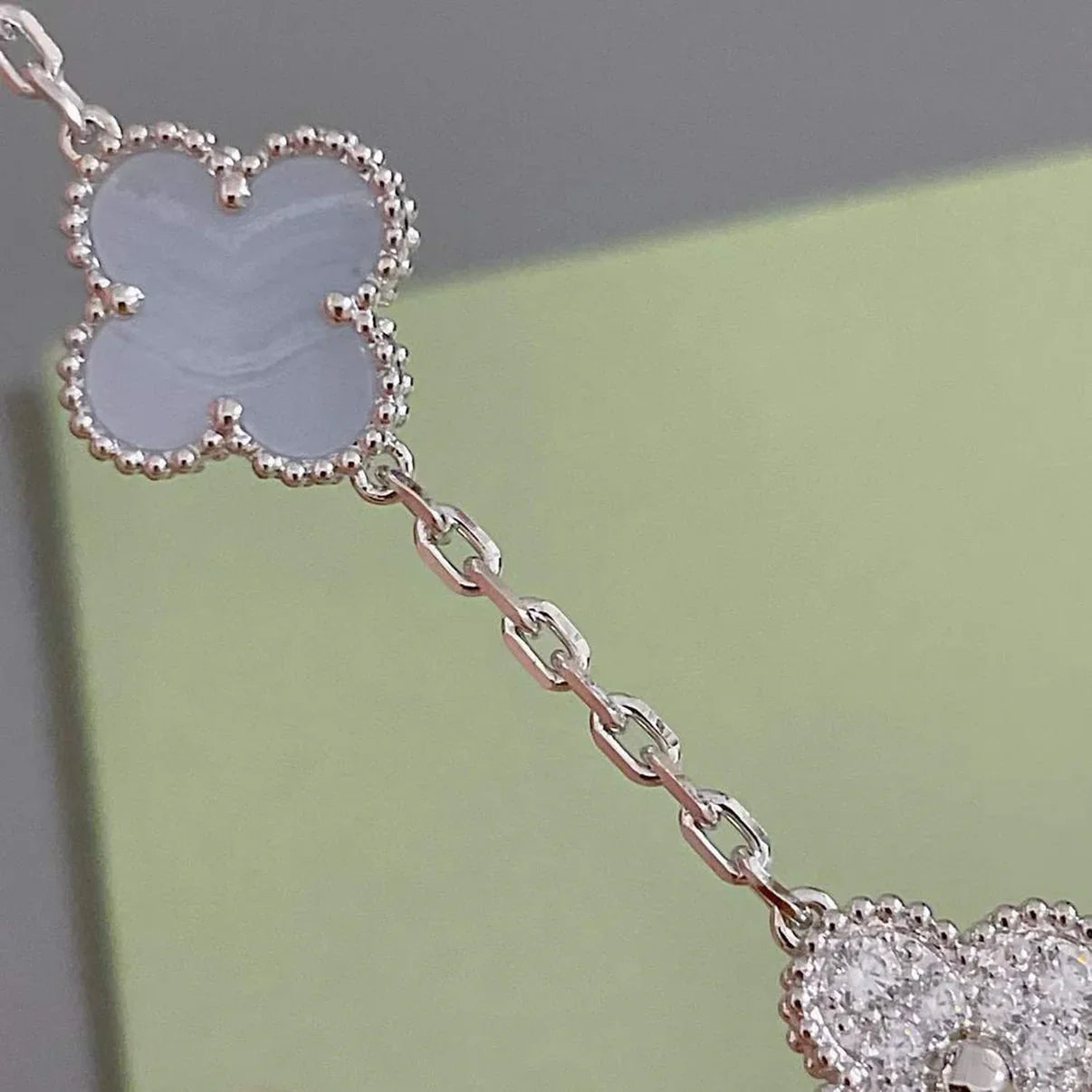 [Polaidi Jewelry] CLOVER 5 MOTIF PURPLE CHALCEDONY BRACELET COLLECTION
