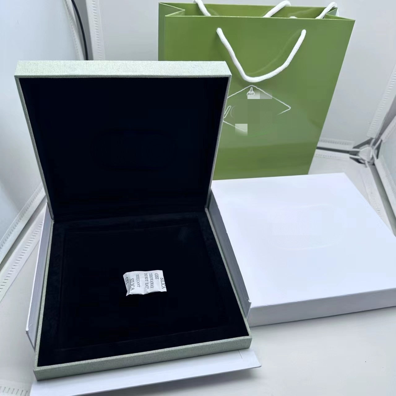 [POLAIDI] VA CLOVER BOX GIFT BAG