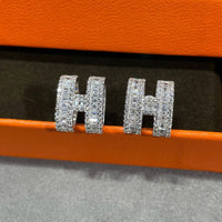 [Polaidi Jewelry ]H STUD EARRINGS WITH SILVER DIAMONDS