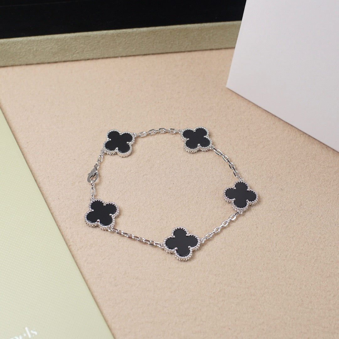 [Polaidi Jewelry] CLOVER 5 MOTIF ONYXS BRACELET COLLECTION