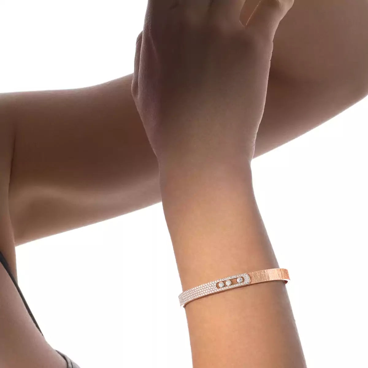[Polaidi Jewelry]Move Noa Ciselé half pavé bangle