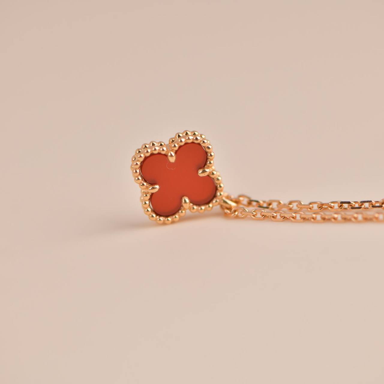 [：Polaidi Jewelry]CLOVER MINI 9.5MM WHITE CARNELIANS NECKLACE