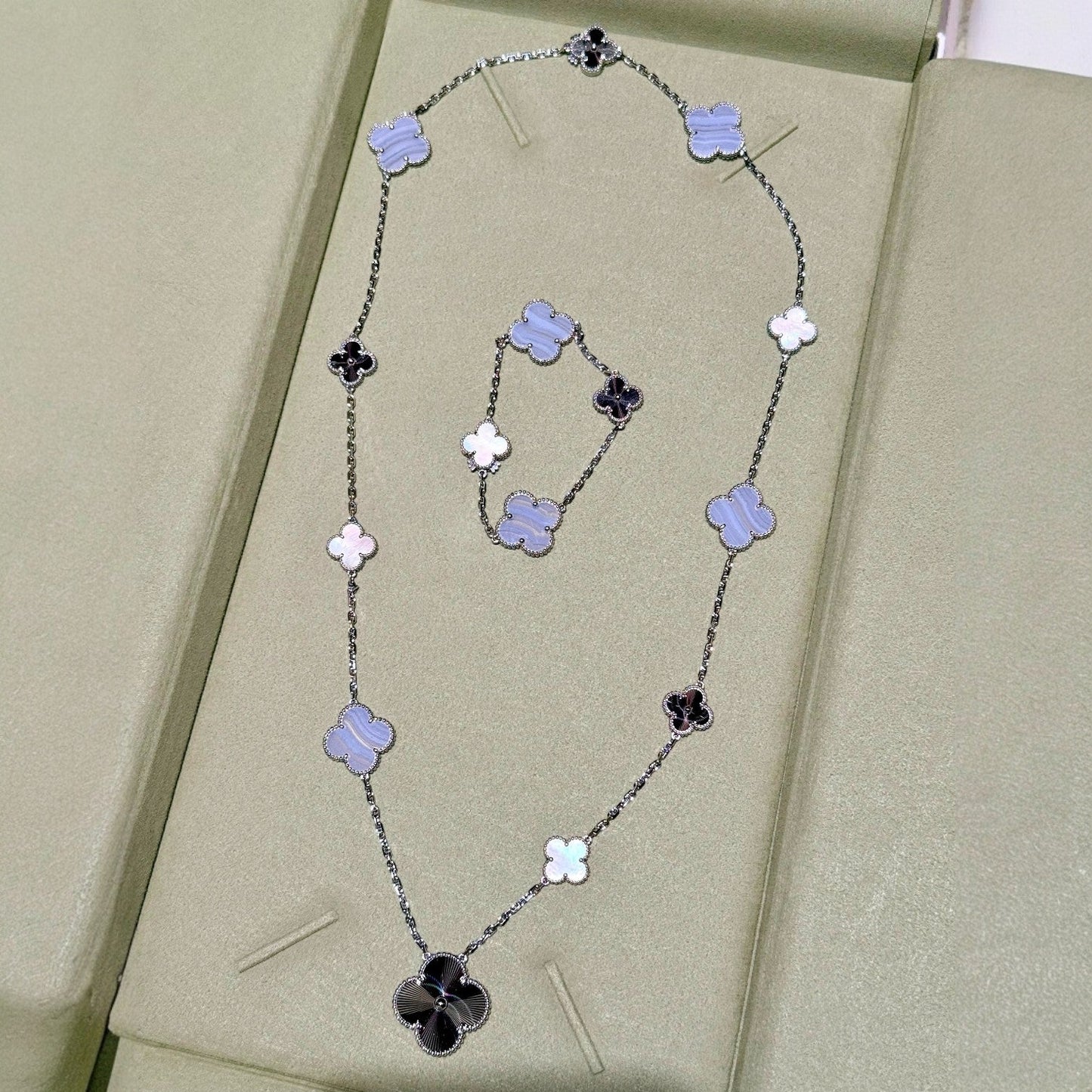 [Polaidi]DETACHABLE CLOVER 15(11+4) FLOWER SILVER NECKLACE SET