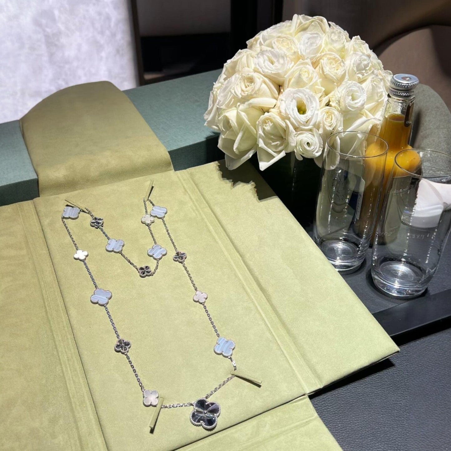 [Polaidi Jewelry]DETACHABLE CLOVER 15(11+4) FLOWER SILVER NECKLACE SET