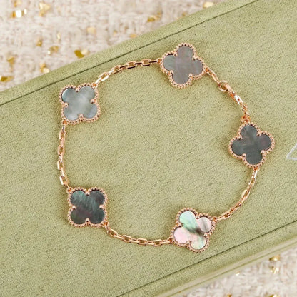 [：Polaidi Jewelry]クローバー 5モチーフ グレーマザーオブパールブレスレット