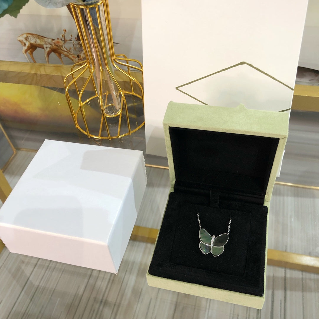 [Polaidi Jewelry]LARGE BUTTERFLY SILVER PENDANT DIAMOND NECKLACE