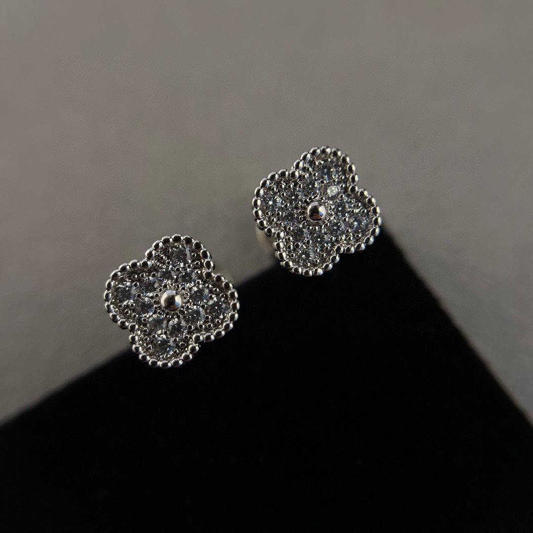[Polaidi Jewelry]CLOVER MINI DIAMOND STUD EARRINGS