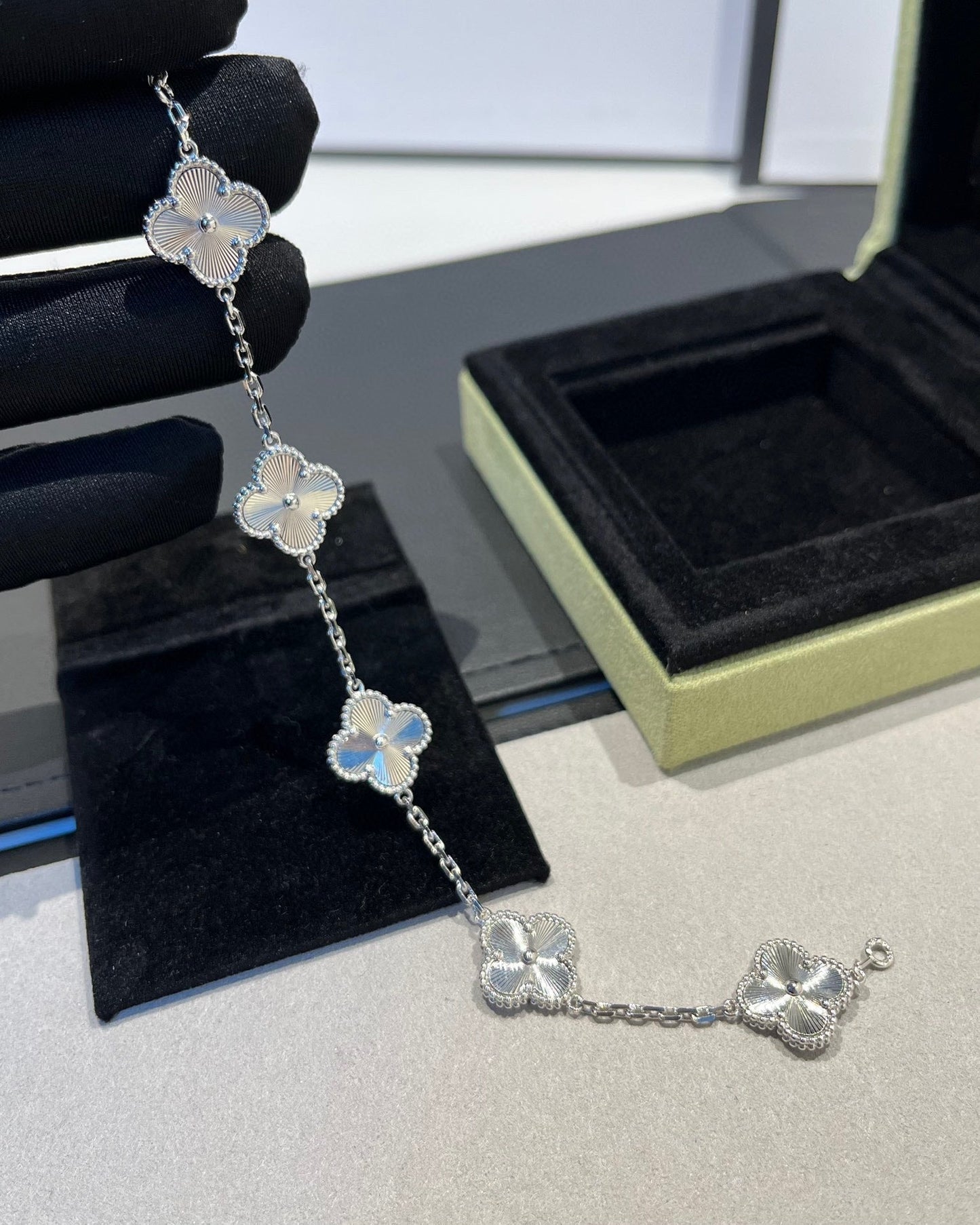 [：Polaidi Jewelry]クローバー シルバー 5モチーフ ブレスレット