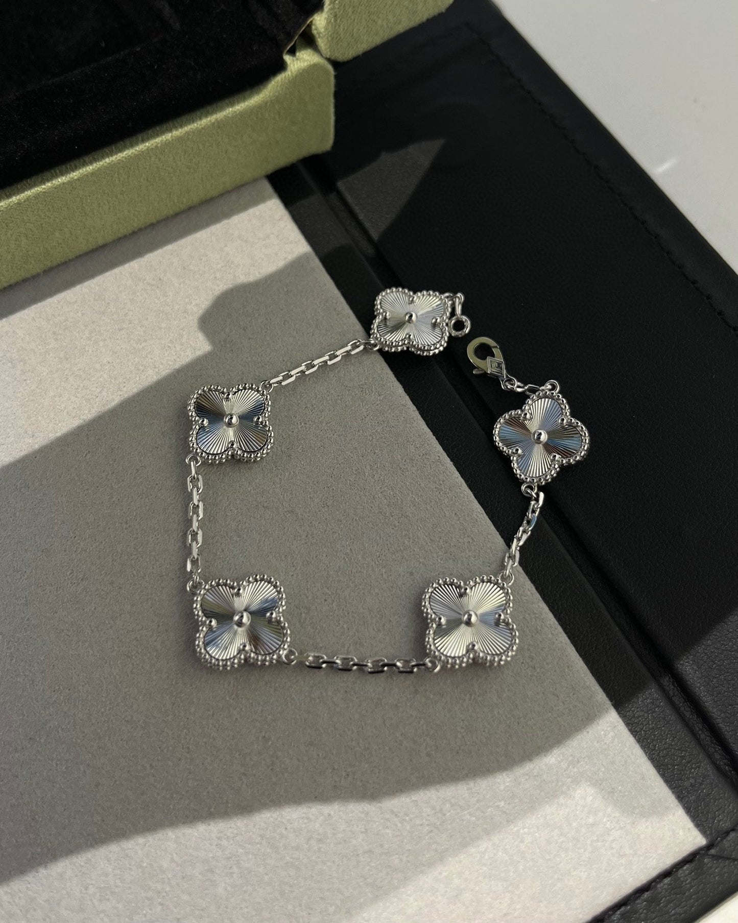 [：Polaidi Jewelry]クローバー シルバー 5モチーフ ブレスレット