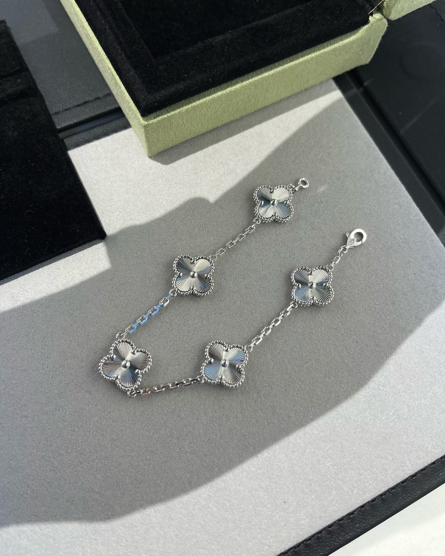 [：Polaidi Jewelry]クローバー シルバー 5モチーフ ブレスレット